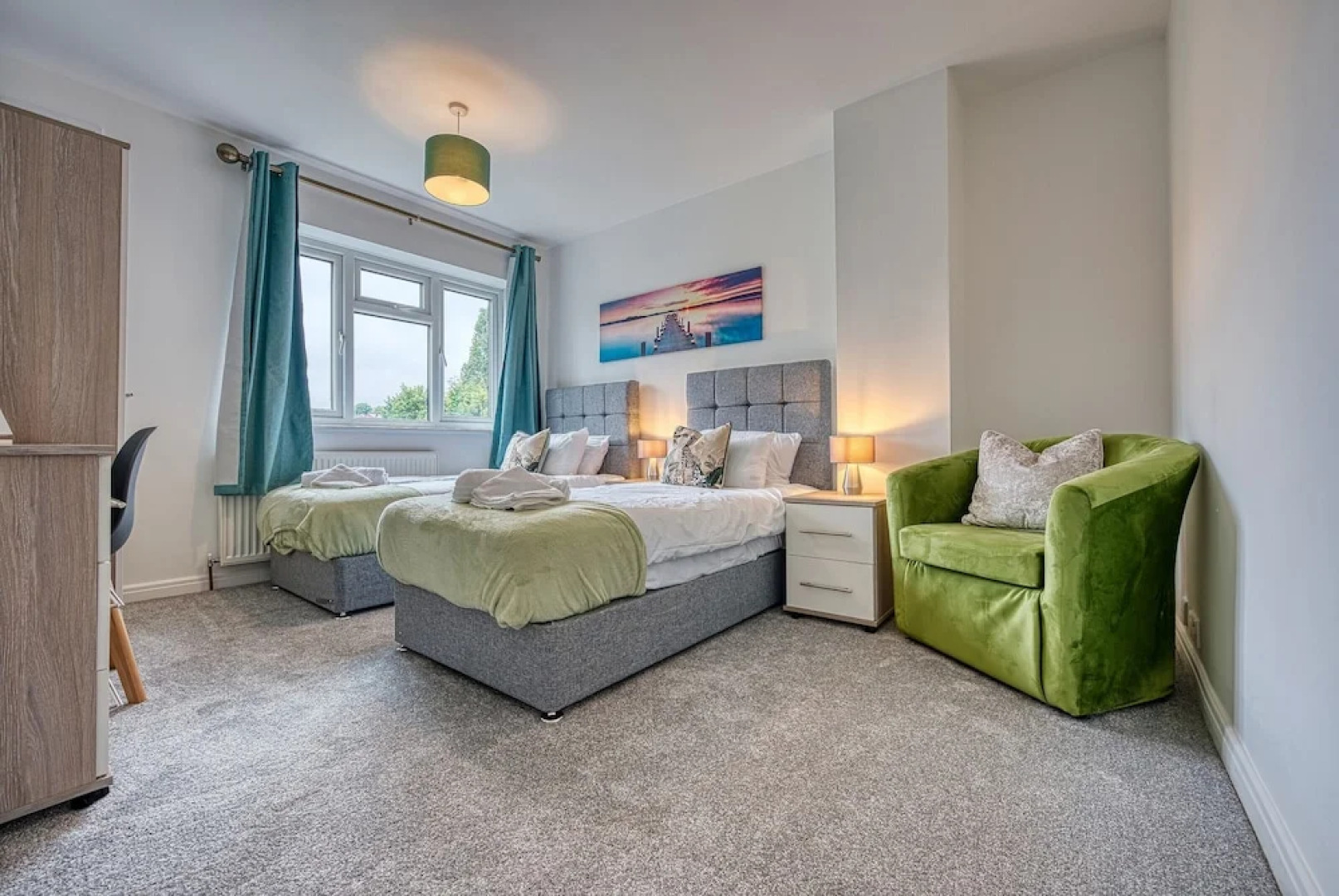 Modern 3 Bedroom 2 Bath Hse with Parking