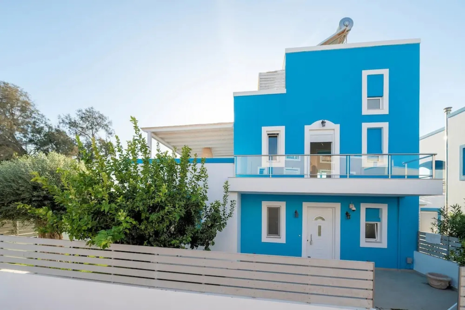 Seabreeze Villa - with Jacuzzi & heated pool