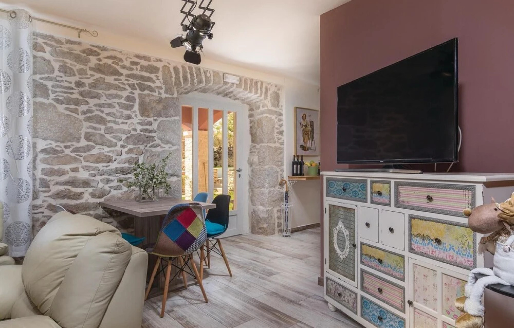 Stunning Home in Nedescina With Sauna, Wifi and 6 Bedrooms