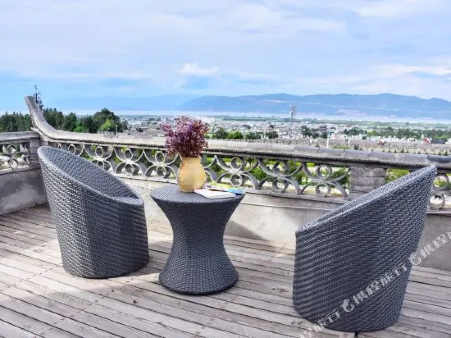 Dali Yuehai Shanju Inn