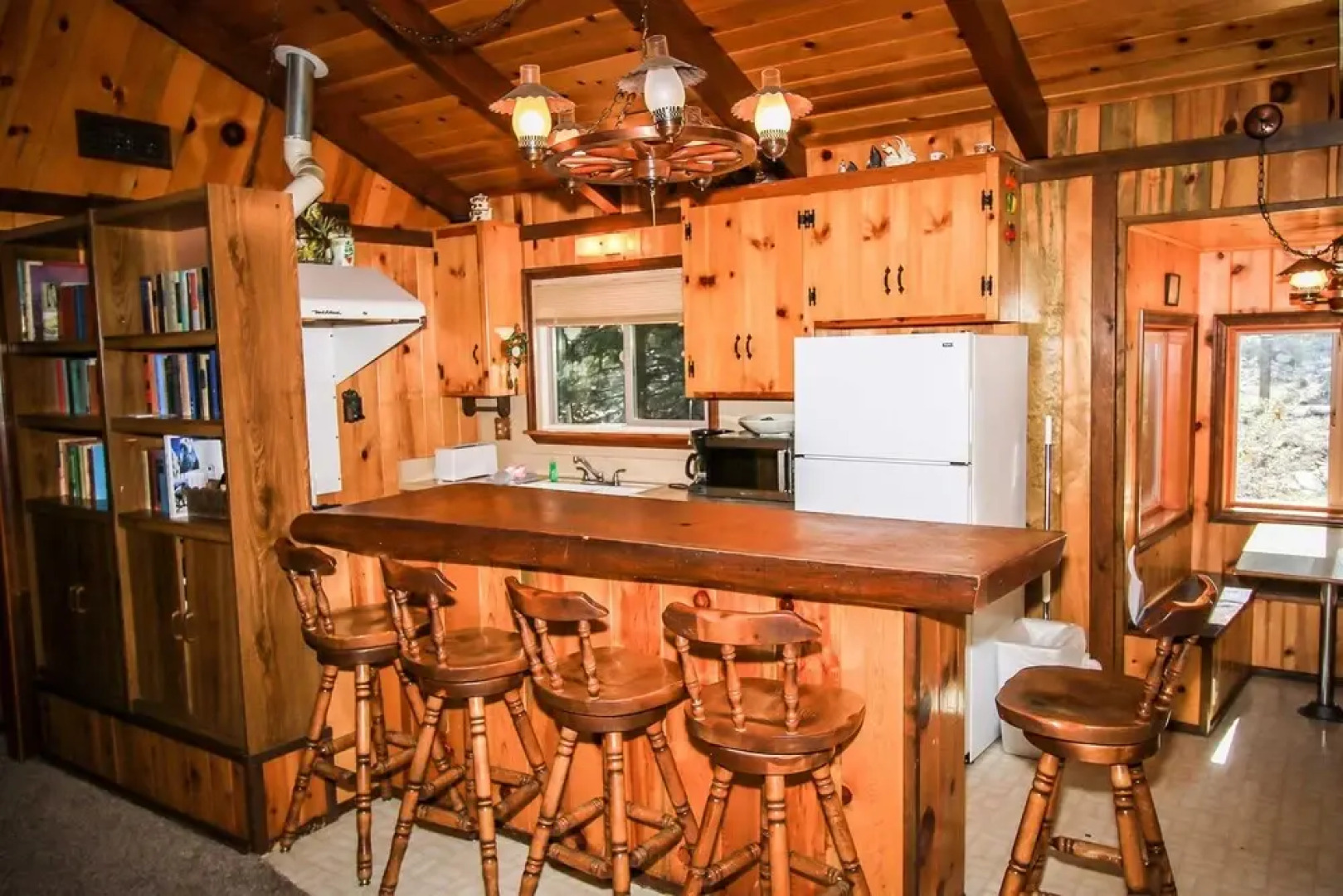 Cabin Idle Ours 933 by RedAwning