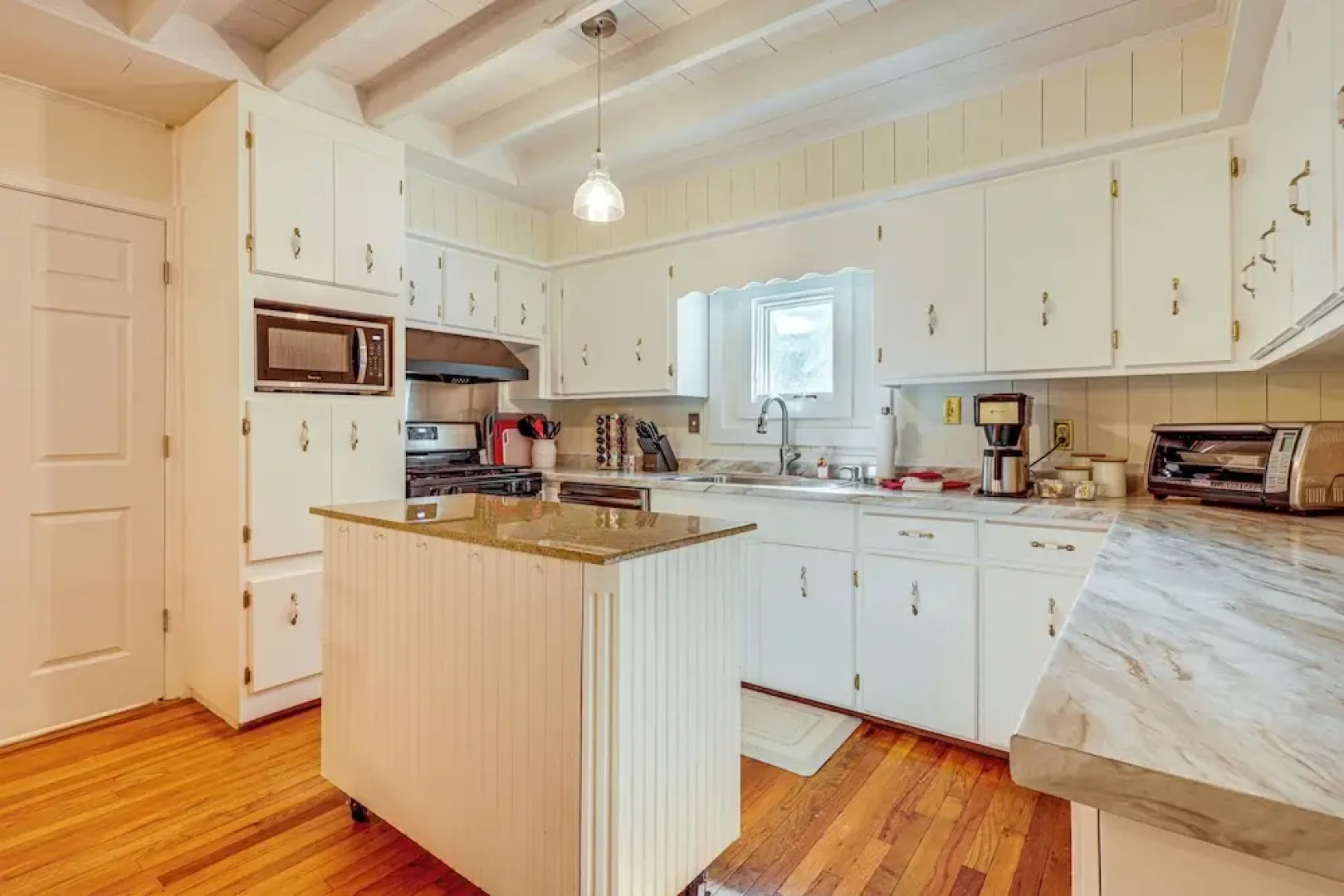 2 Mi to Fairhope Pier: Home w/ Large Yard!