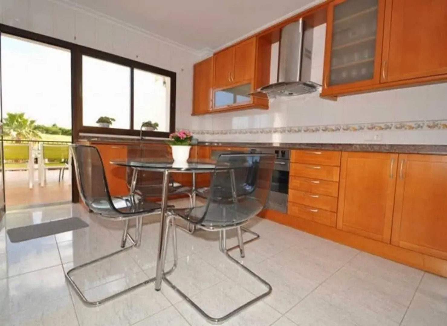 Llubi Pool and Views