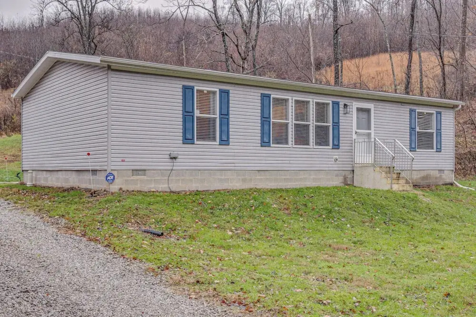 Pet-friendly Home ~ 10 Mi to Hocking Hills!