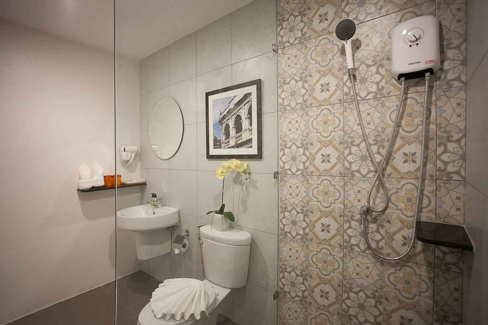 Отель Recenta Suite Phuket Suanluang