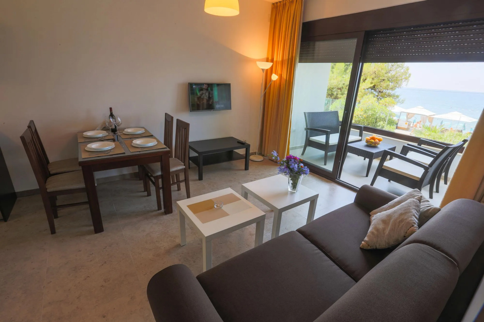 Apartments Kuce Lekovica snack bar- Bistro & Beach