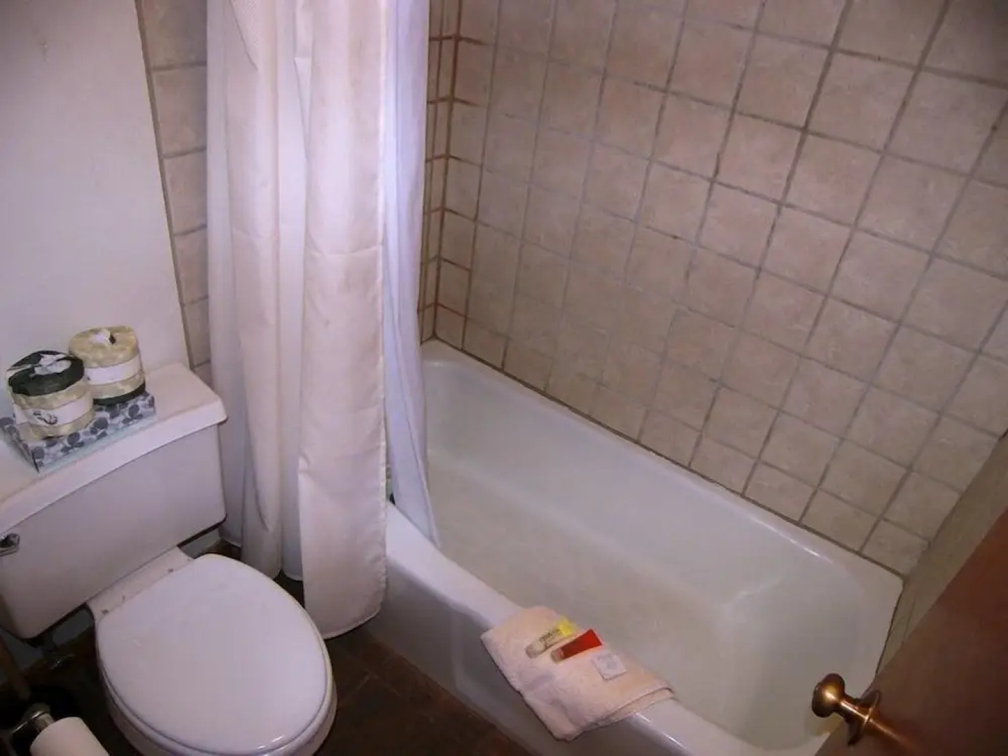 FP202S Foxpine Inn by RedAwning