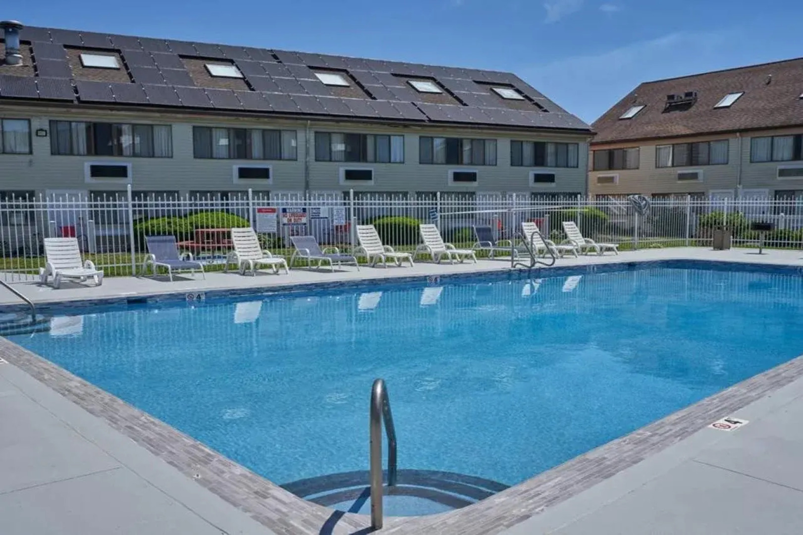 Admiralty Inn & Suites - a Red Collection Hotel