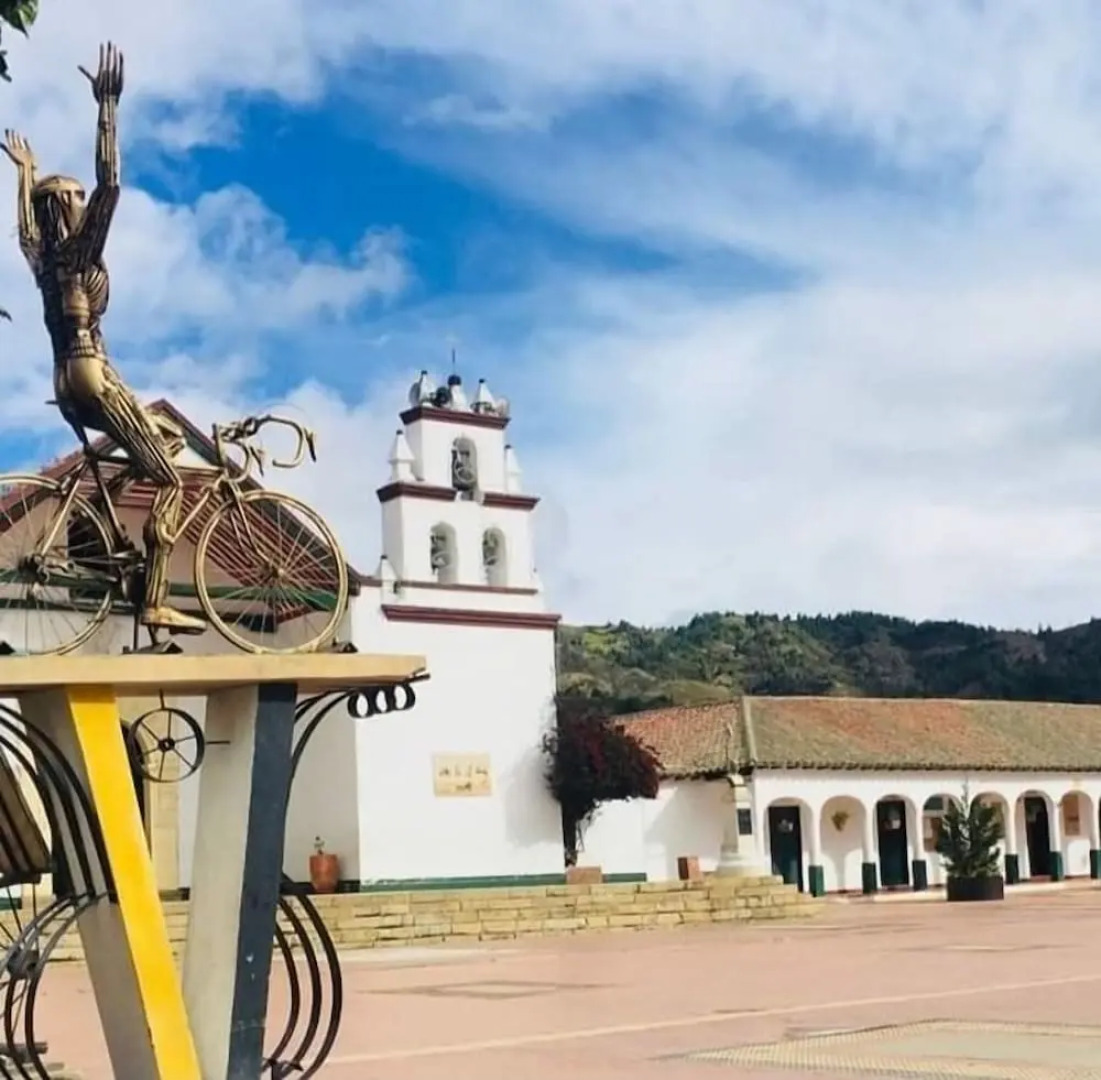 Camino a la Villa Cucaita Hotel