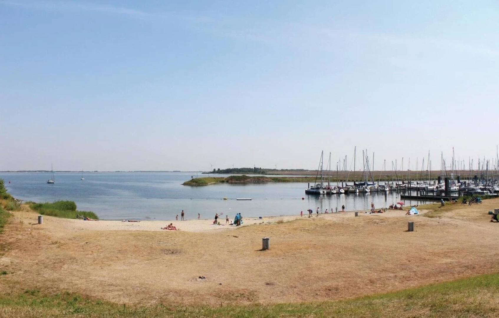 Nice Apartment in Bruinisse With 1 Bedrooms and Wifi