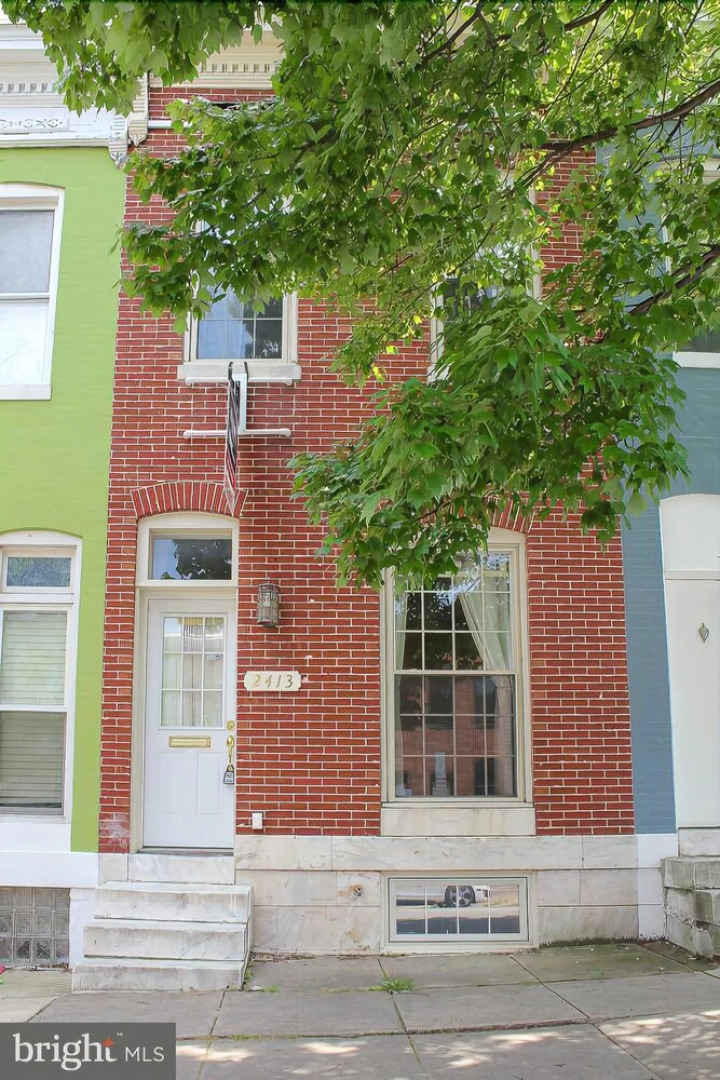 Brick 3BR Home in Trendy Neighborhood, Newly Renovated! Holiday home 3