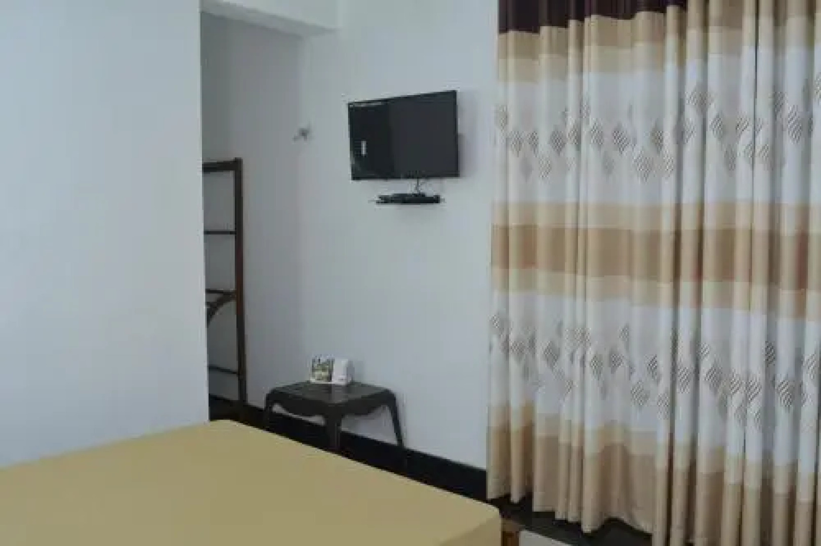 Green Fall Kandyan Rest