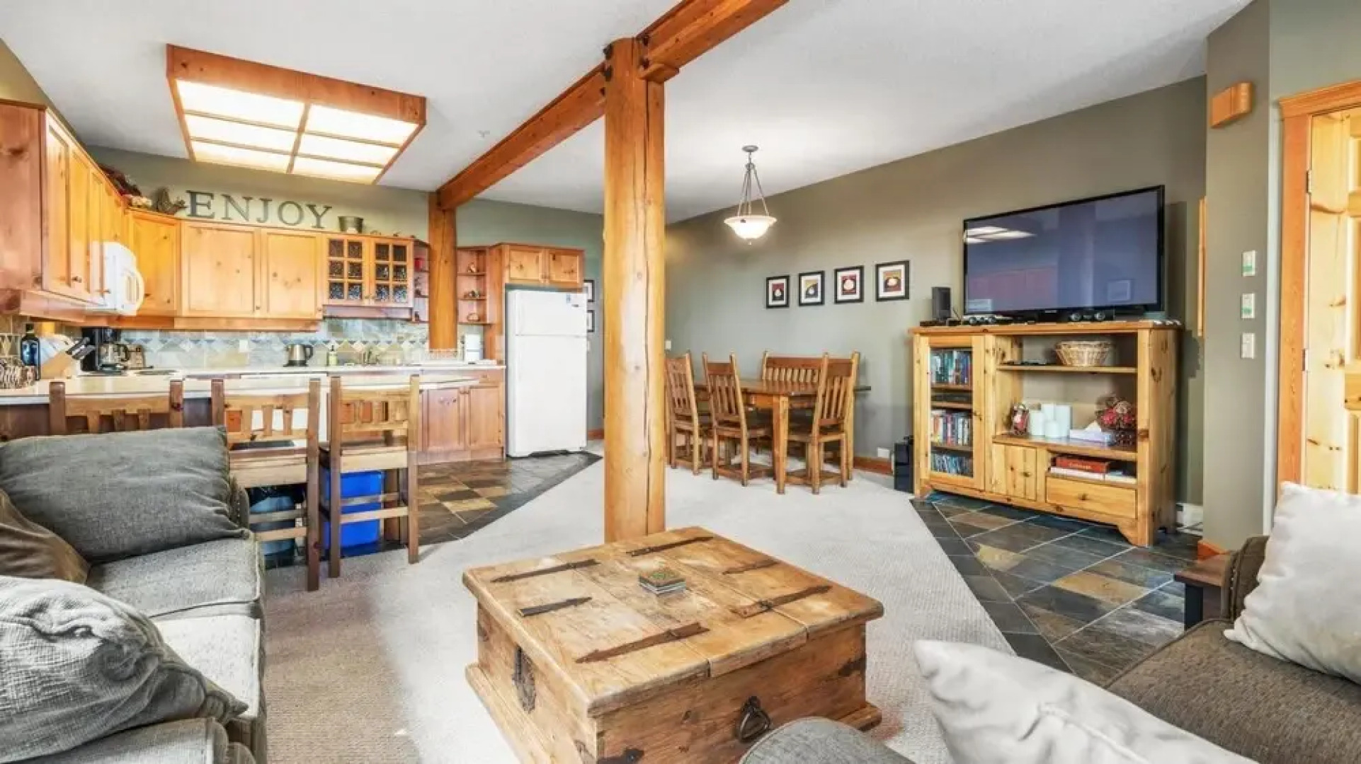 Cozy Nook - Cozy and Rustic with Private Hot Tub and a Nice View