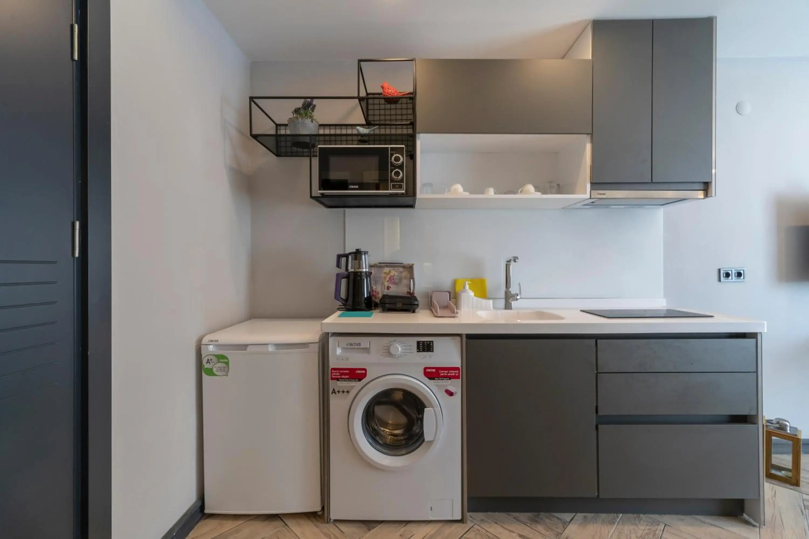 Meyde Boutique & Suites