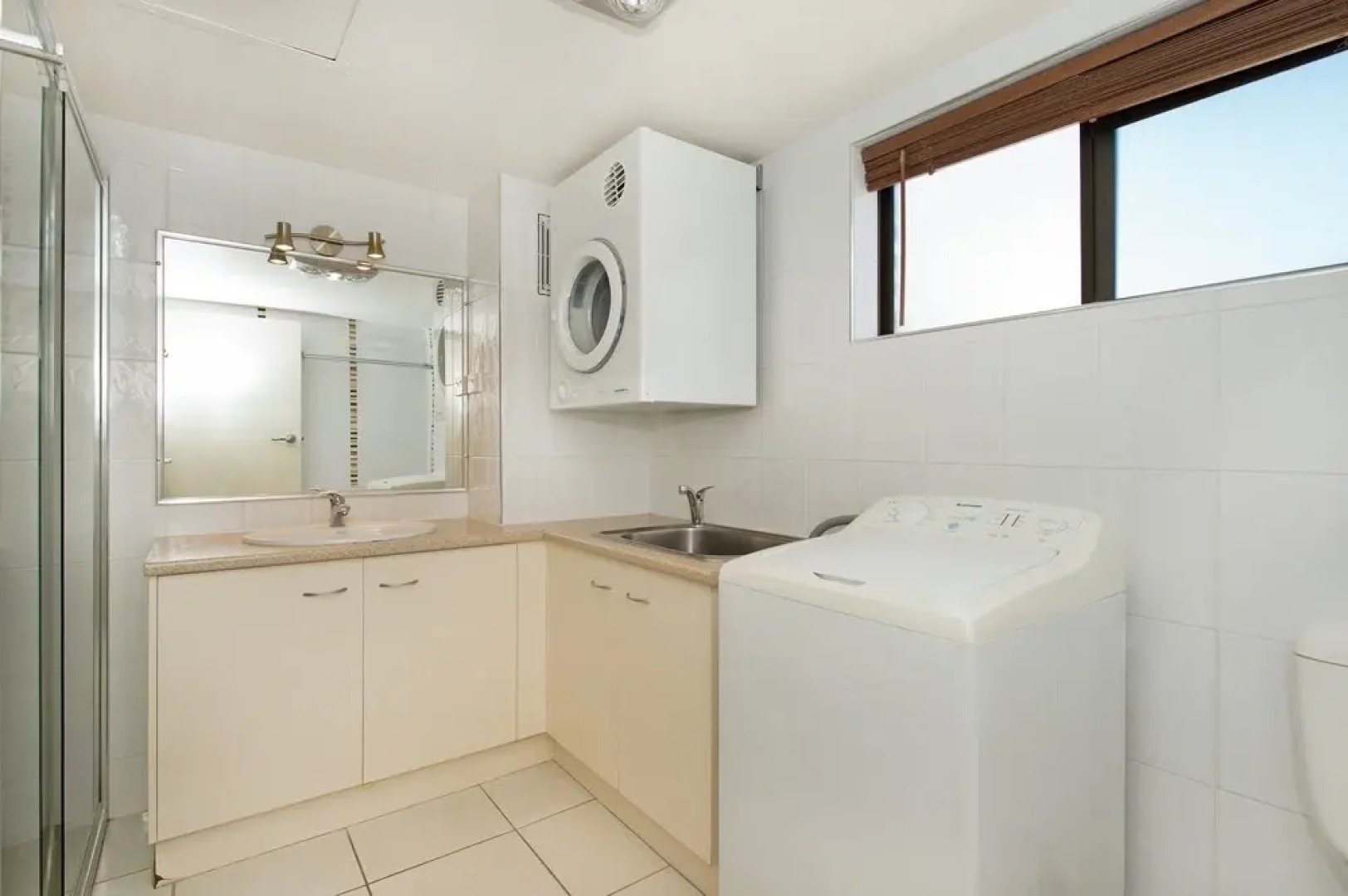 Waterviews,Pool, Wifi its all here !- Welsby Pde, Bongaree