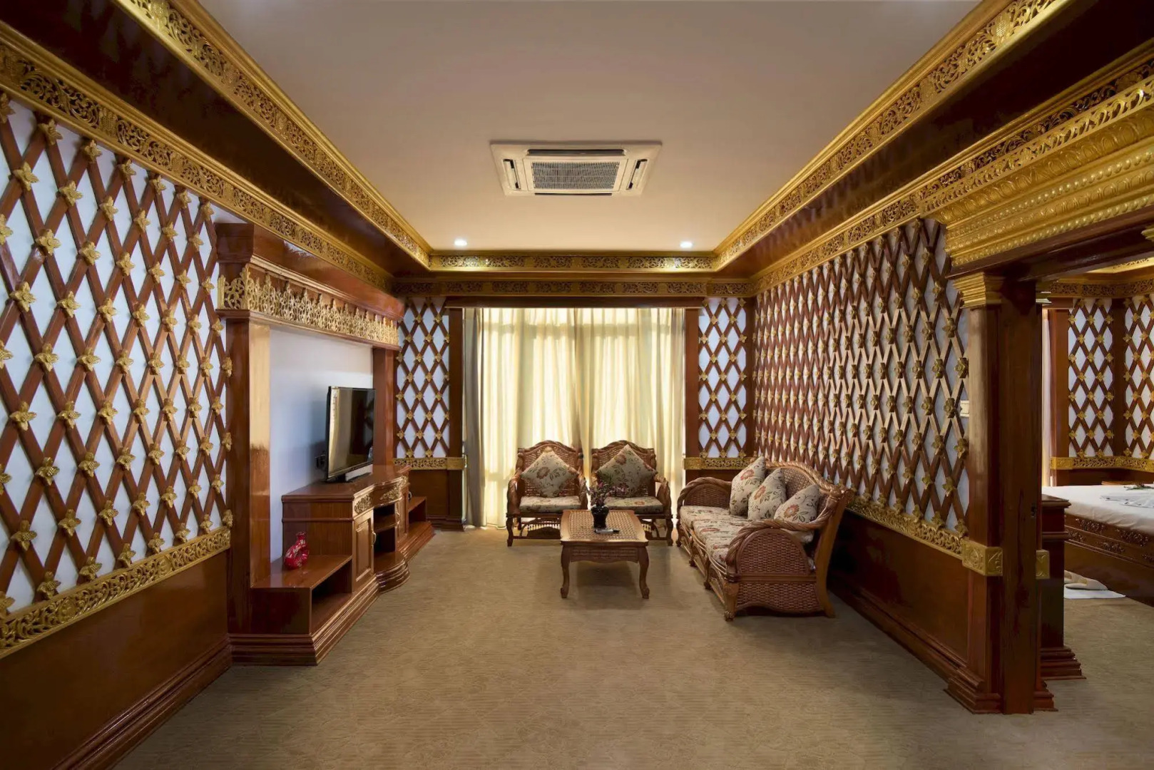 Su Tine San Royal Palace Hotel