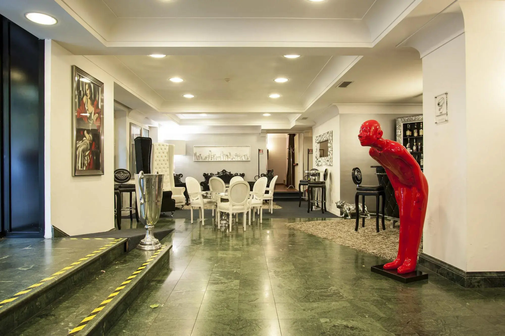 J Maluni City Hotel