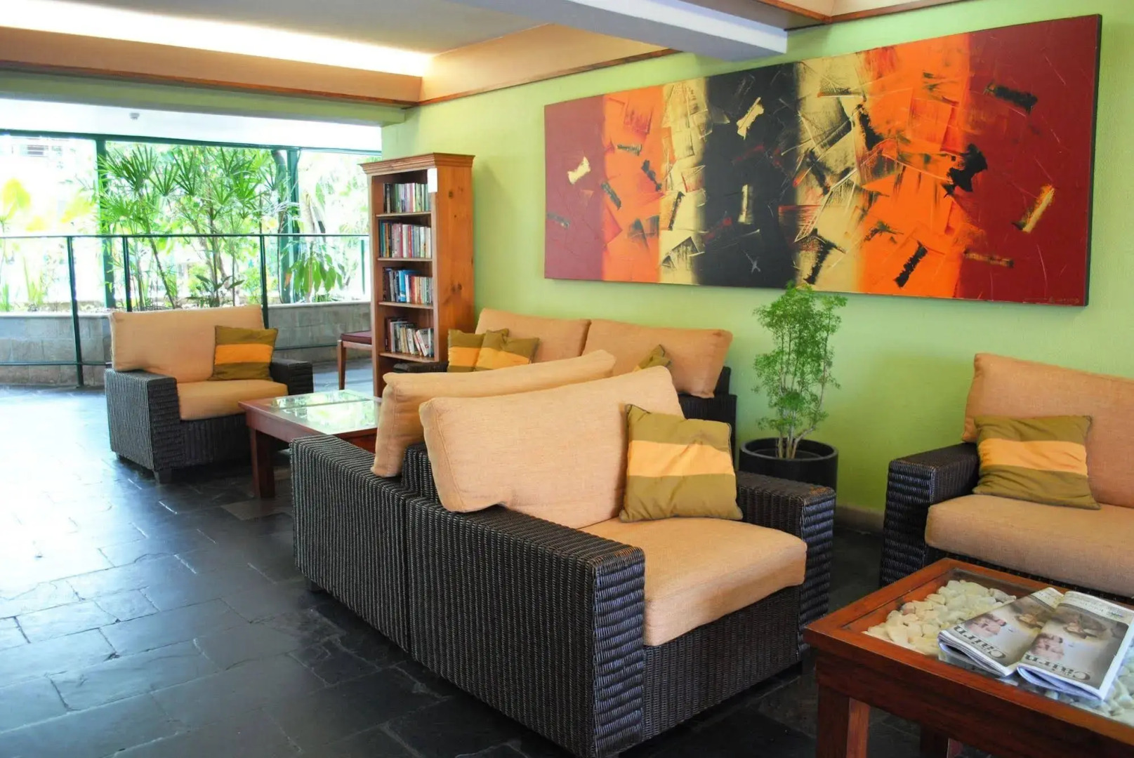 Bay Village Tropical Retreat & Apartments