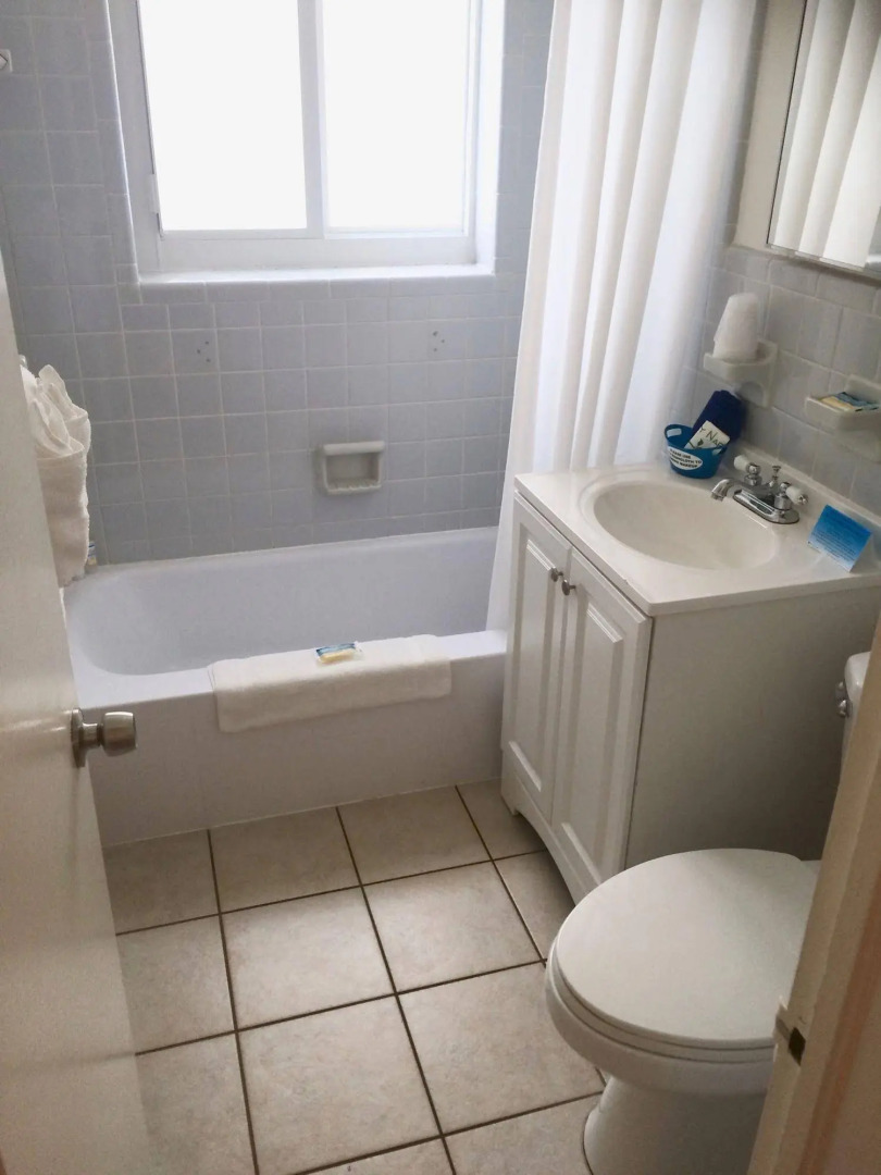 Great Escape Apartments by Lowkl