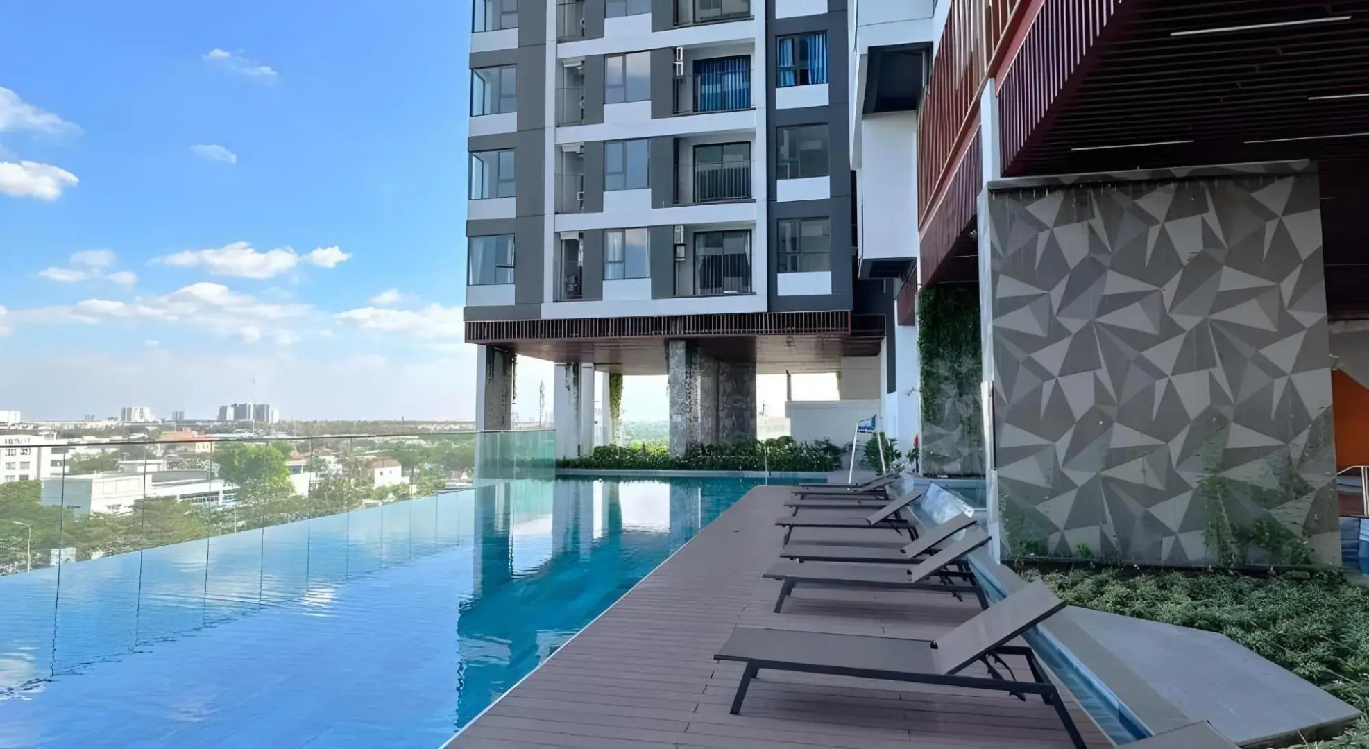 The Emerald Golf View