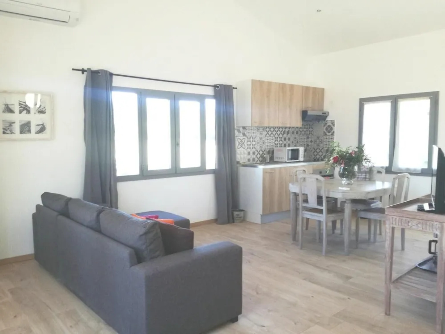 House With one Bedroom in Saint-gilles, With Shared Pool and Wifi