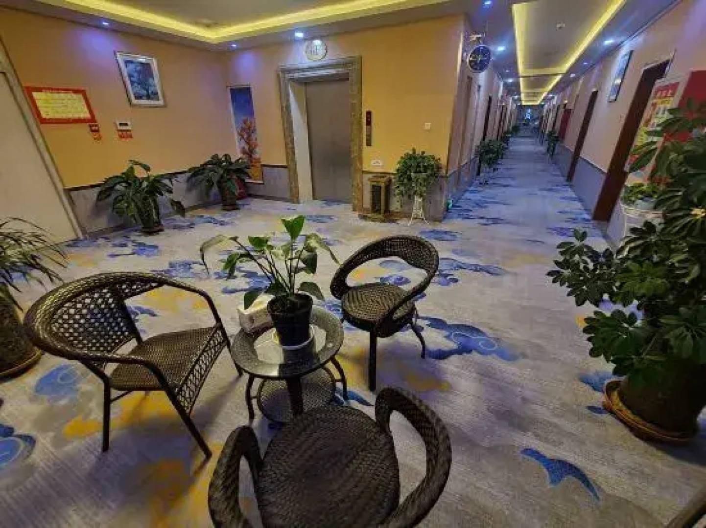 Huyang Business Hotel