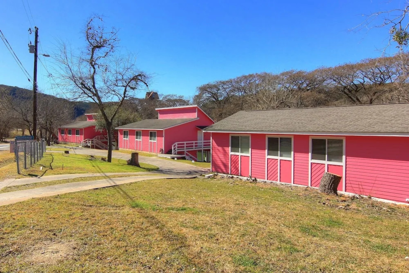 Three Pink Housez RR1 3