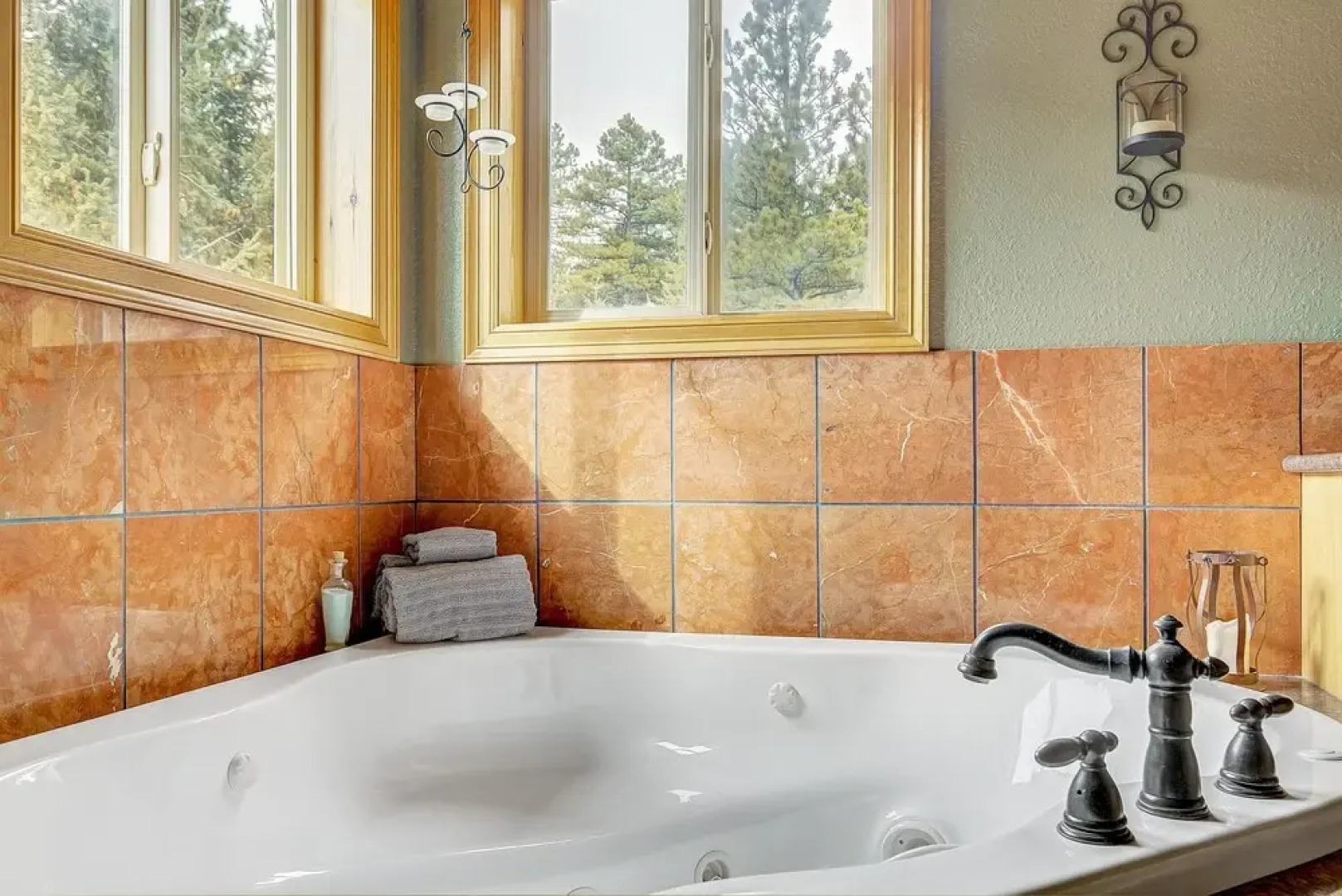 Secluded & Spacious Mountain Getaway