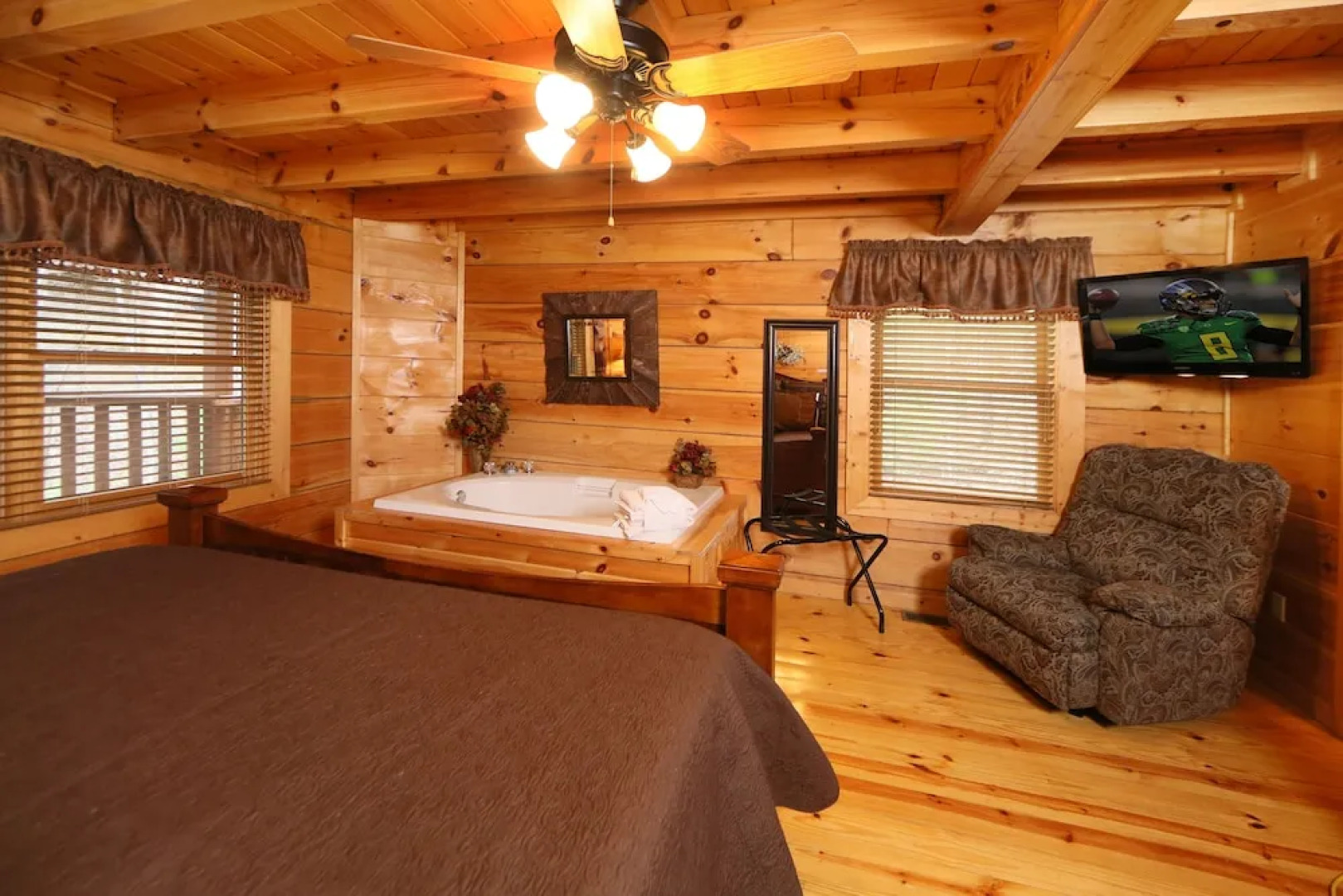 Smoky Mountain Getaway - Five Bedroom Cabin