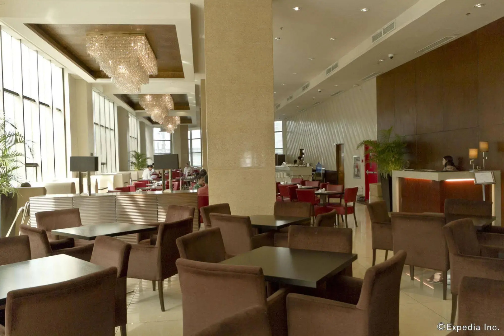 Mandarin Plaza Hotel