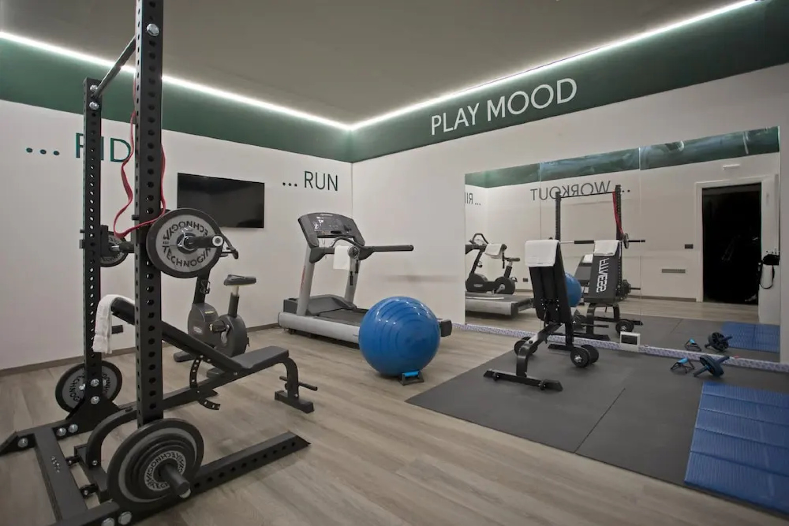 Moody smart & comfy Hotel