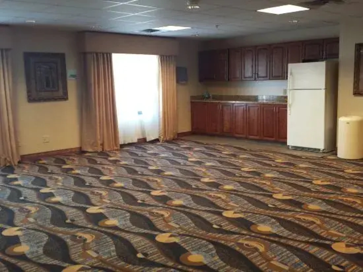 Holiday Inn Express Hotel & Suites Concordia US81