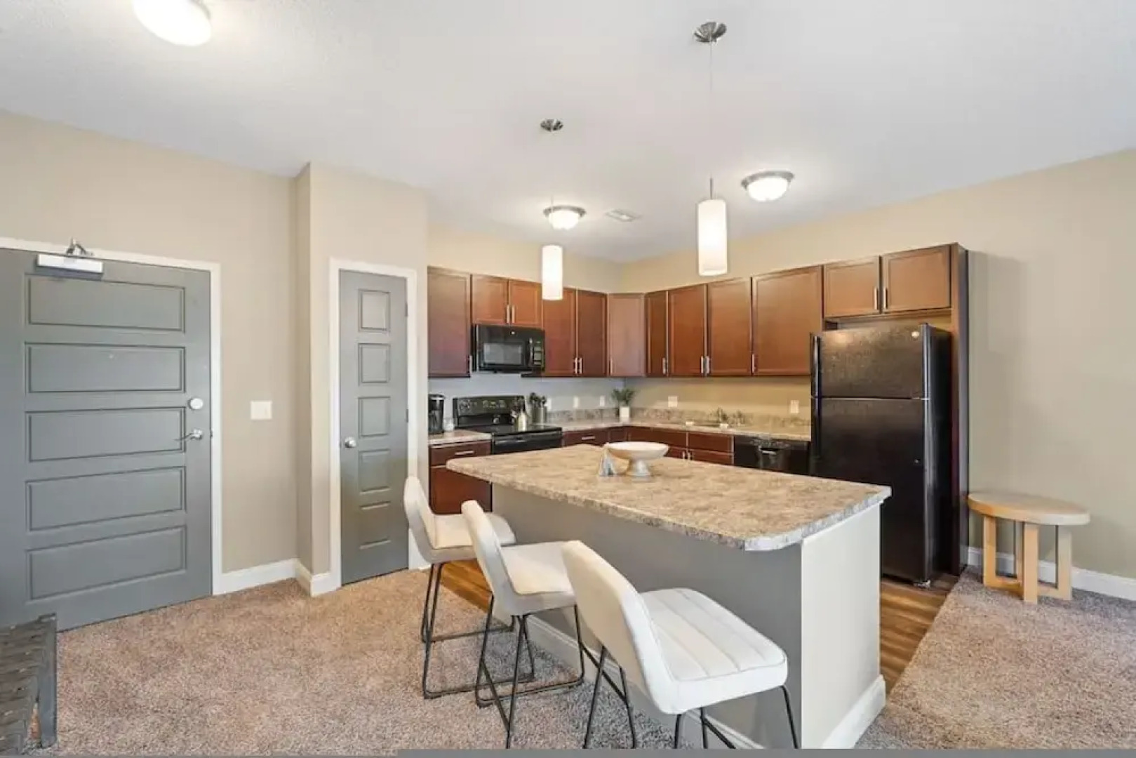 West Des Moines- Garage Gym Pool Jordan Creek