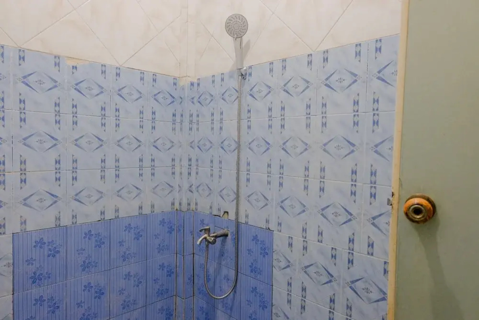 Hotel Dewi by OYO Rooms