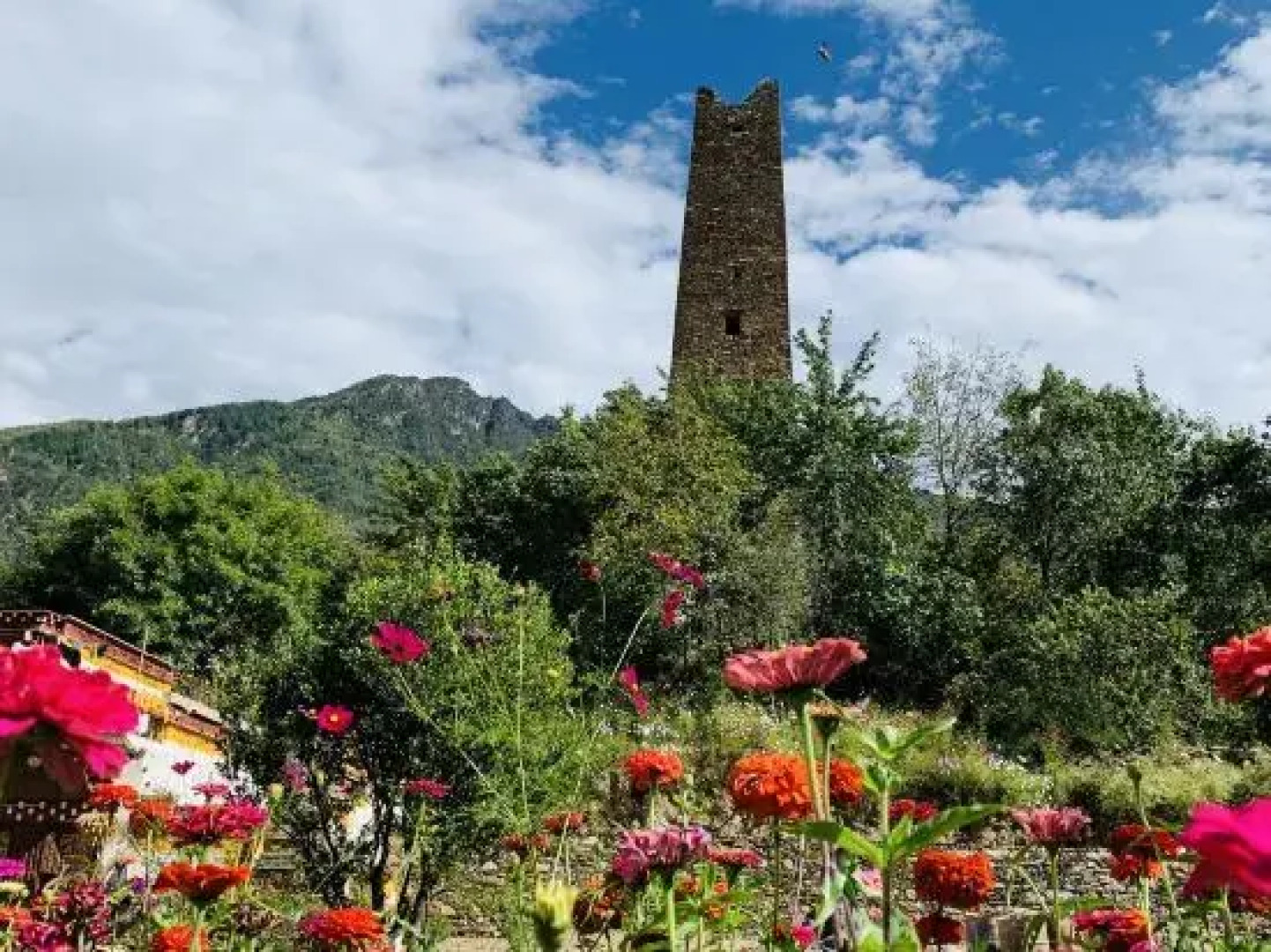 Danba yunshangzangjia Resdrt Hotel