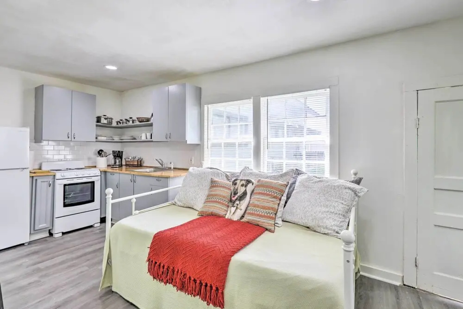 Quaint Leeds Studio w/ Yard ~ 18 Mi to Birmingham!