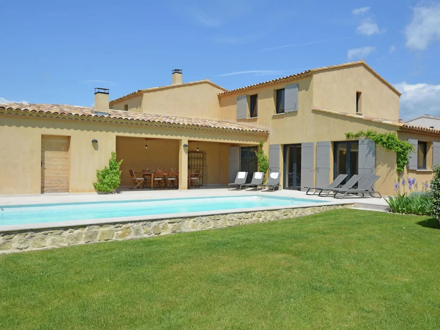 Luxury Villa With Heated Private Swimming Pool in Grounds Walking Distance From Malaucène