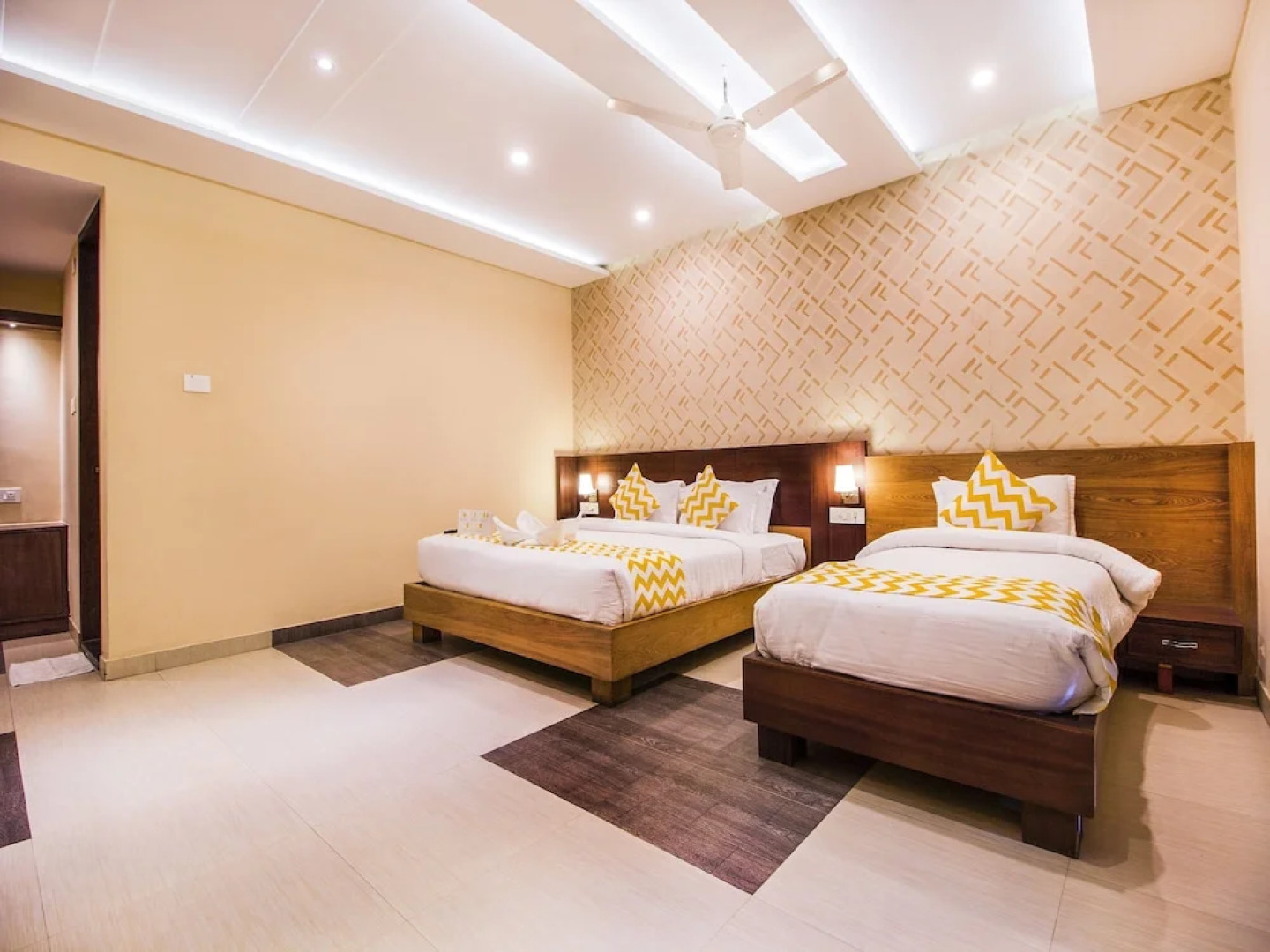 Hotel The Grand Bhavya Palace