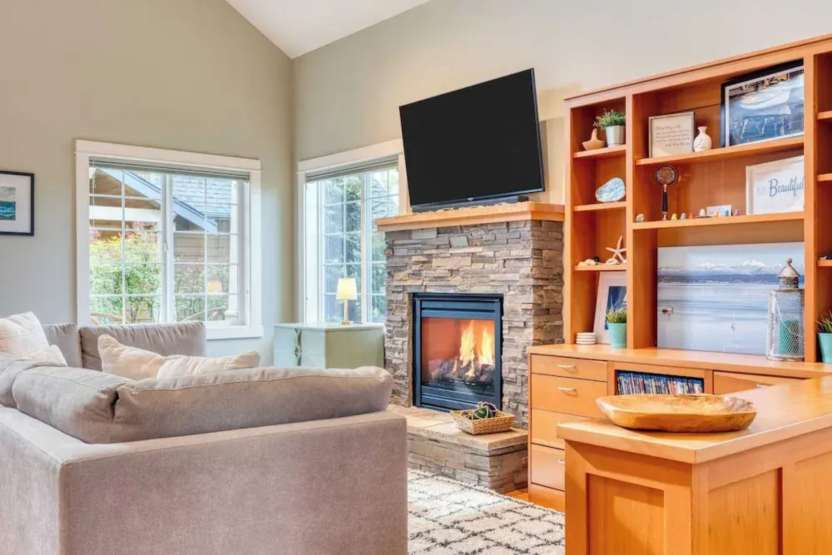 Sunny Backyard, Fireplace, Coastal Access in Peaceful Neighborhood Near Shopping