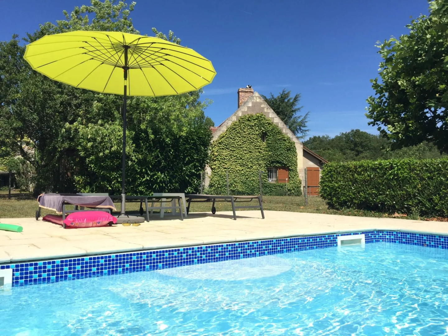 Cosy Holiday Home In Montrichard With Shared Pool