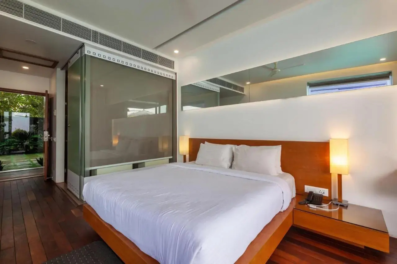 Rain Dance HouseBoat