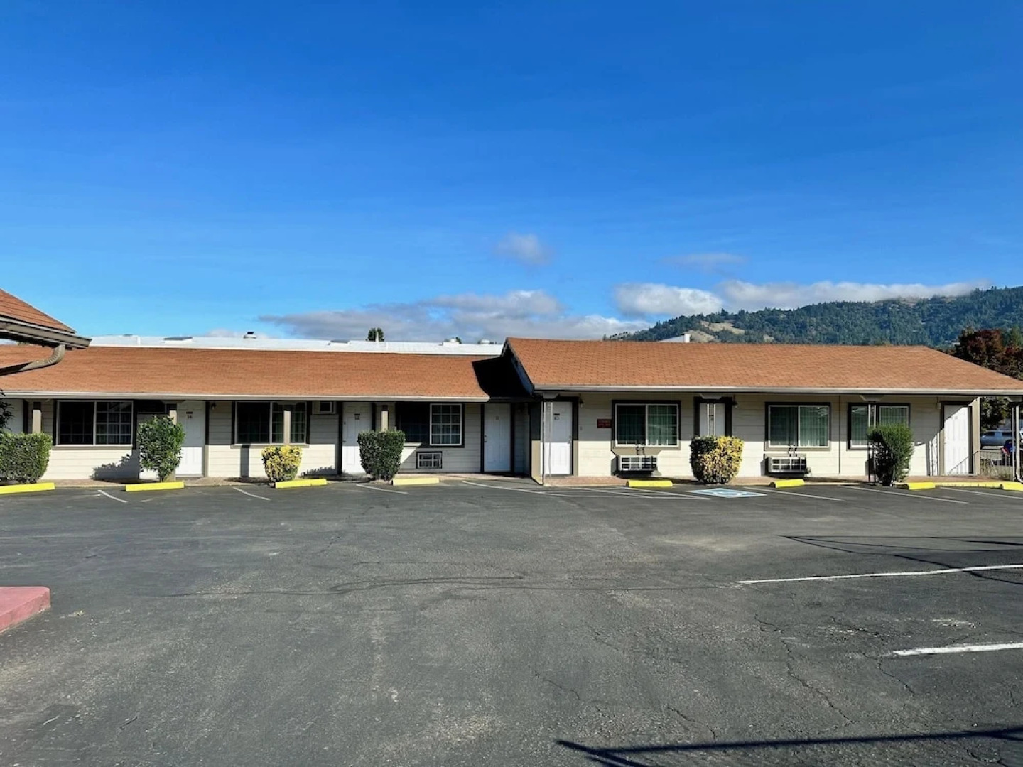Lone Pine Motel