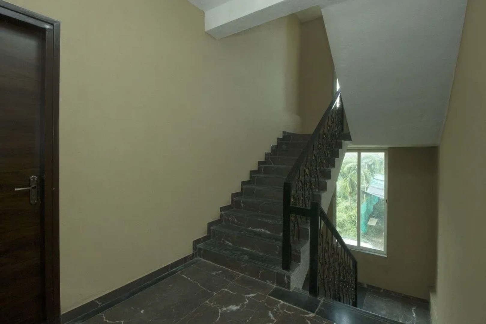 OYO 22919 Blue Roof Sea Side