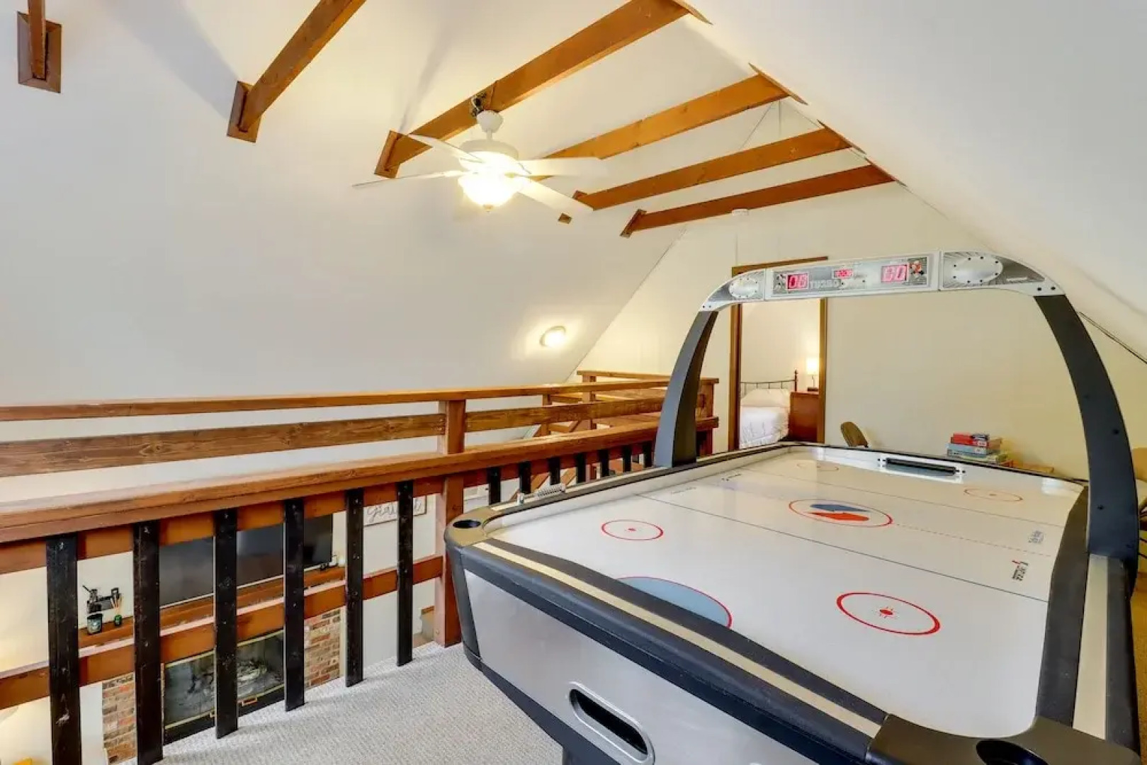 6 Mi to Lake Wallenpaupack: Poconos Getaway!