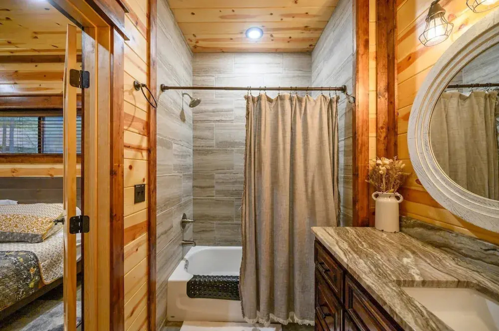 Sugar Daddy Cabin for 13!