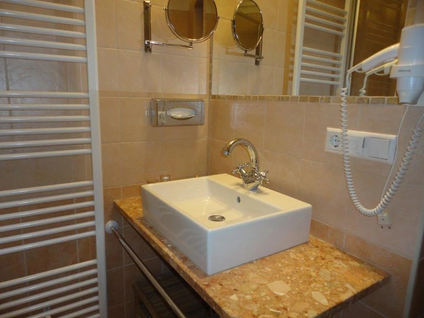 Biedermeier Schlössl Lerchenhof