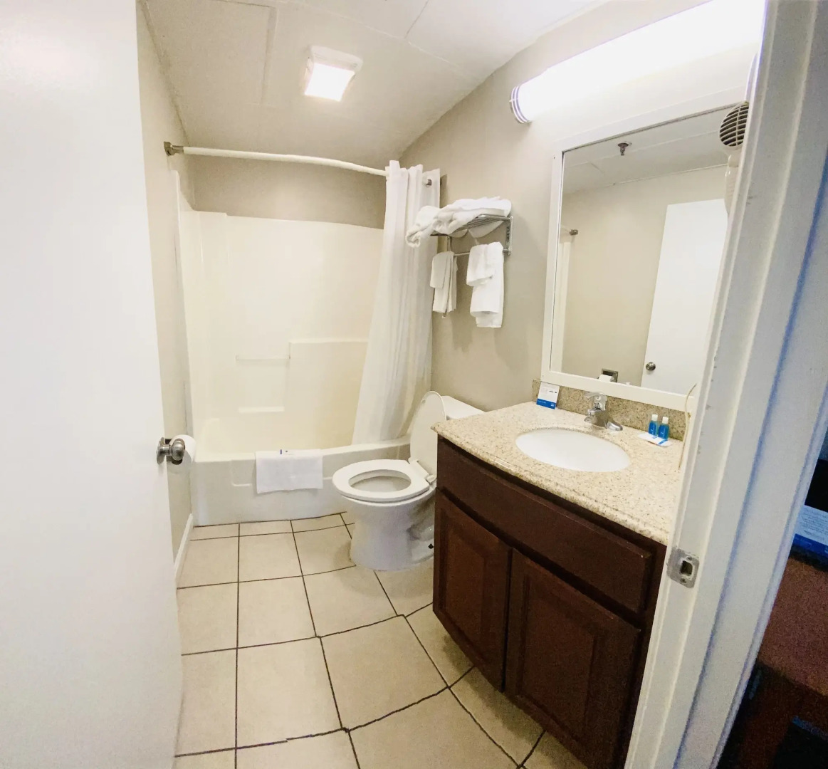 Red Roof Inn & Suites Swansea