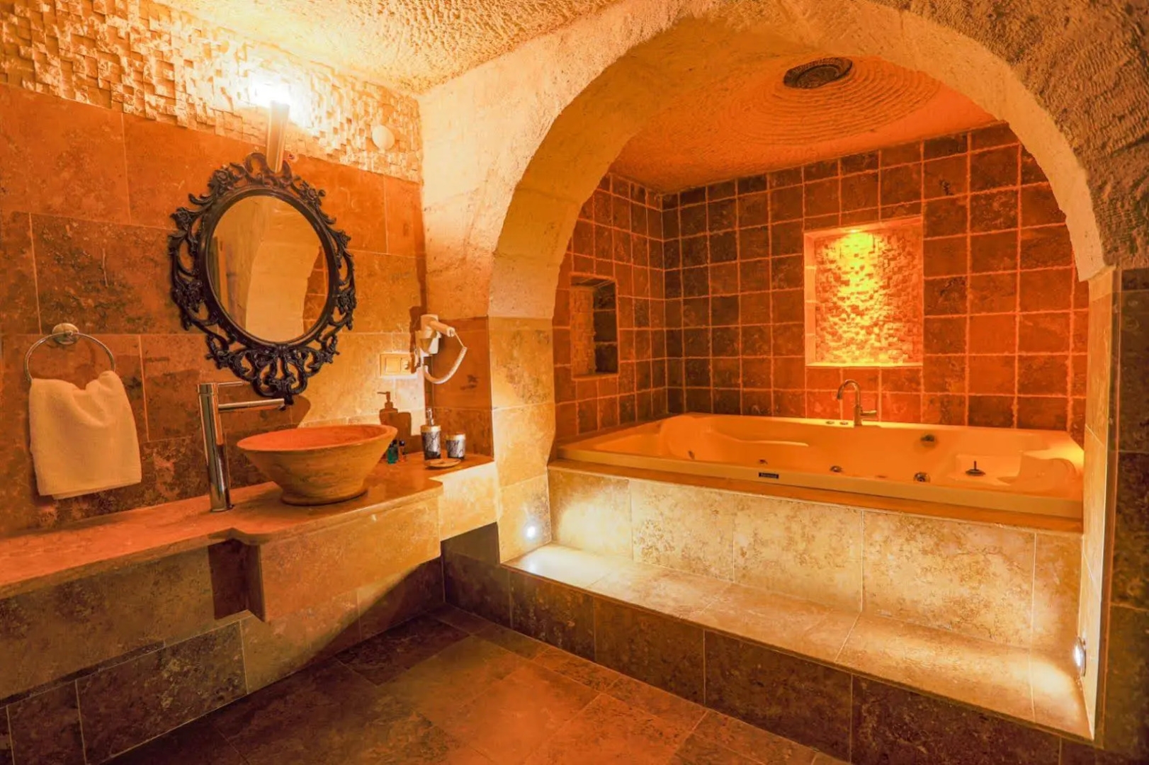 Sinasos Palace Cave Hotel