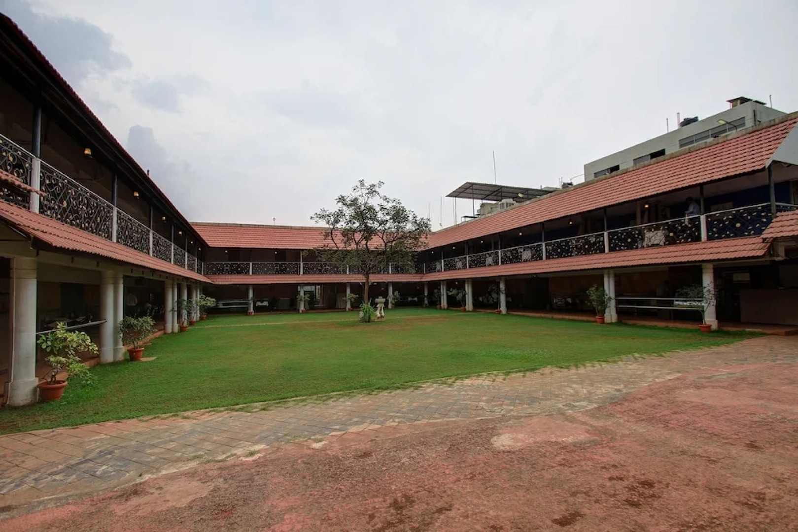 OYO 22528 Hotel Travel Inn