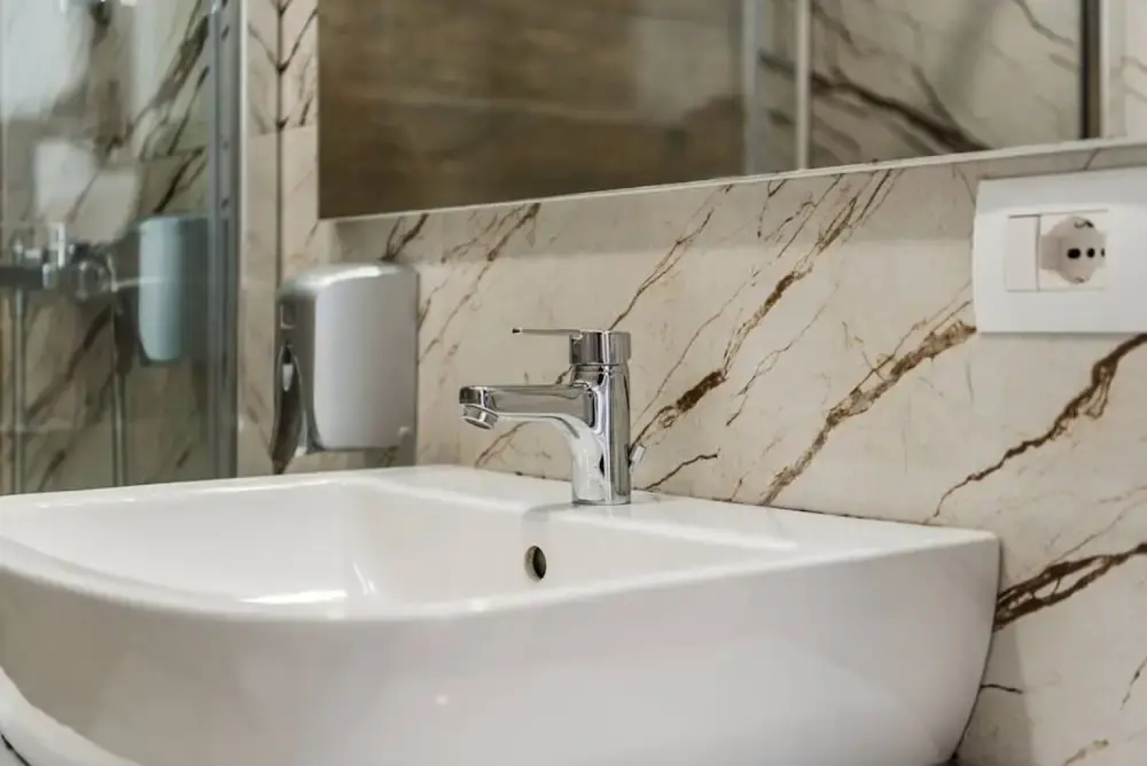 Spacious Apartment by the Beach - Tulipani